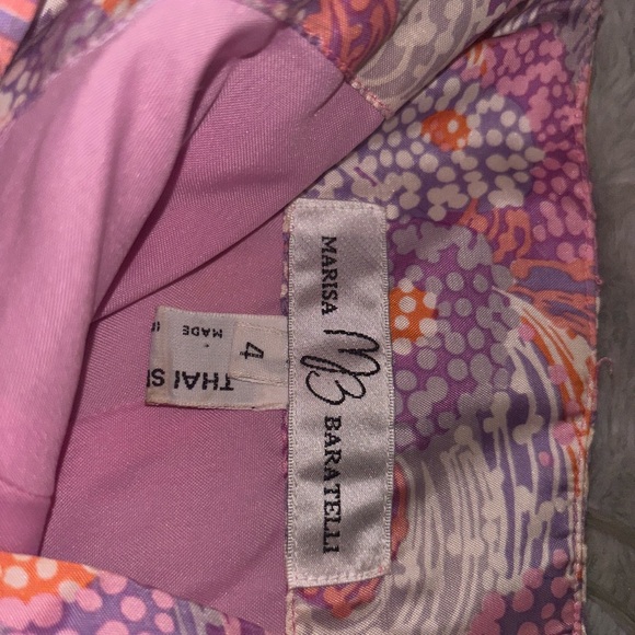 Vintage Marisa Baratelli
Size 4
100% Thai Silk - Picture 3 of 4